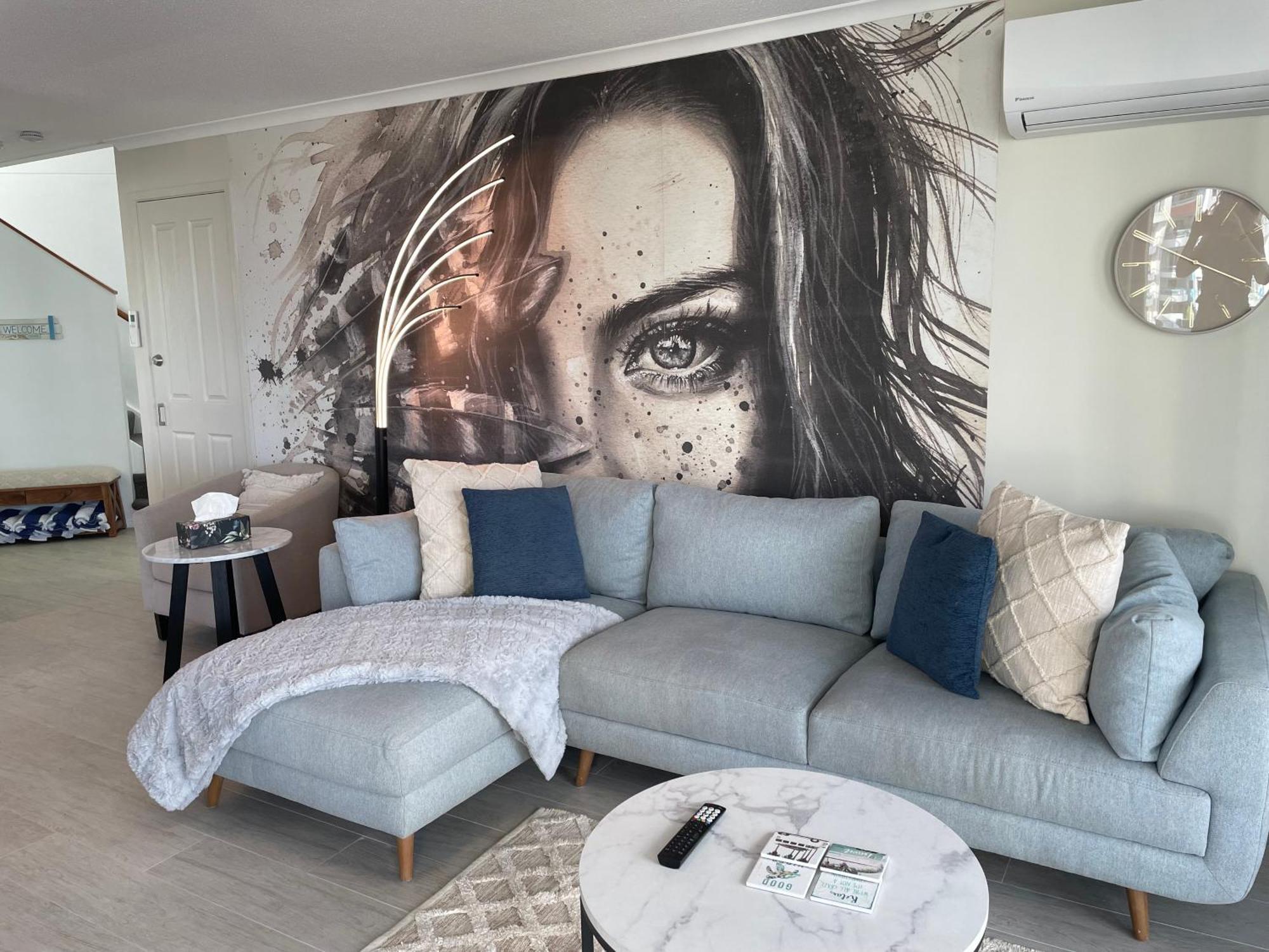 Floor Unit With Access * Gold Coast